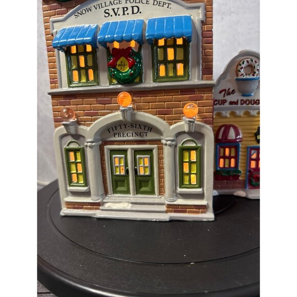 Dept 56 Village Police Station - Picture 3 of 11